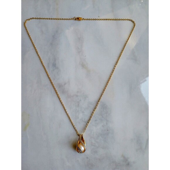 Danbury Mint Gold Plated Love's Embrace Pearl & Diamond Necklace - Picture 3 of 6